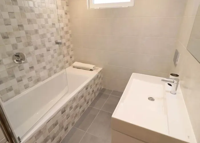 Beautiful Portuguese Casa Buganvillas 3 Bedrooms Close To Praca ואלה דה לובו