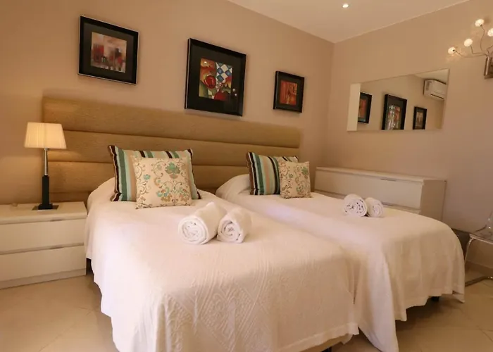 Beautiful Portuguese Casa Buganvillas 3 Bedrooms Close To Praca